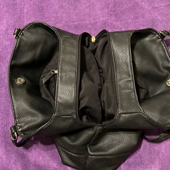 Liz Claiborne black handbag with lots of pockets and cute lock accent EUC - Picture 9 of 16